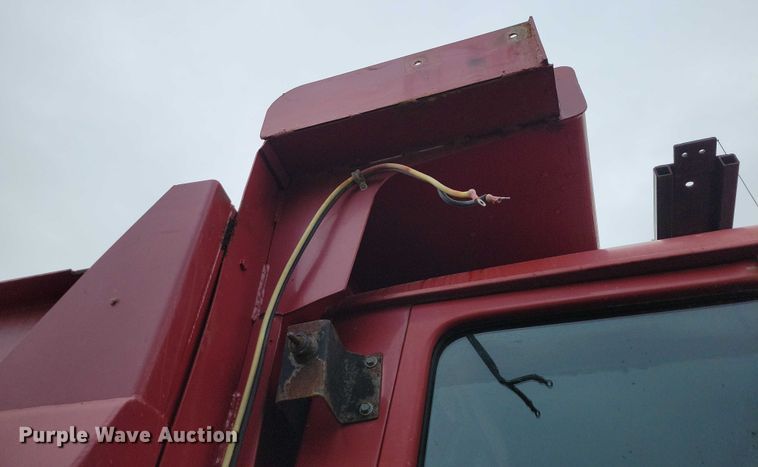 image for item DZ6483 1994 Ford L8000 dump truck