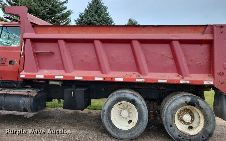 image for item DZ6483 1994 Ford L8000 dump truck