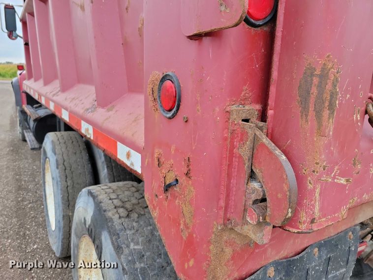 image for item DZ6483 1994 Ford L8000 dump truck