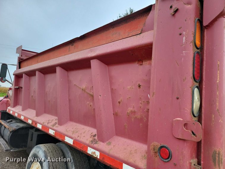 image for item DZ6483 1994 Ford L8000 dump truck