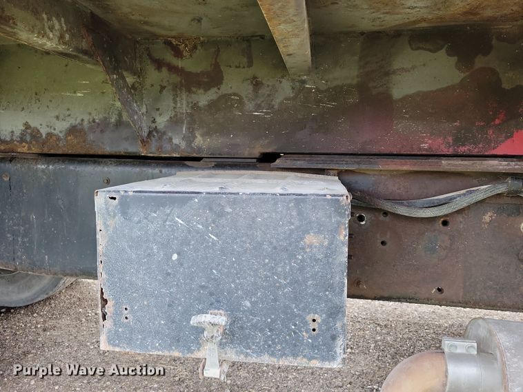 image for item DZ6483 1994 Ford L8000 dump truck