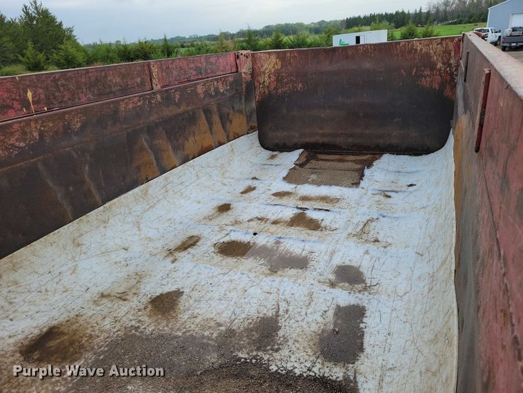 image for item DZ6483 1994 Ford L8000 dump truck