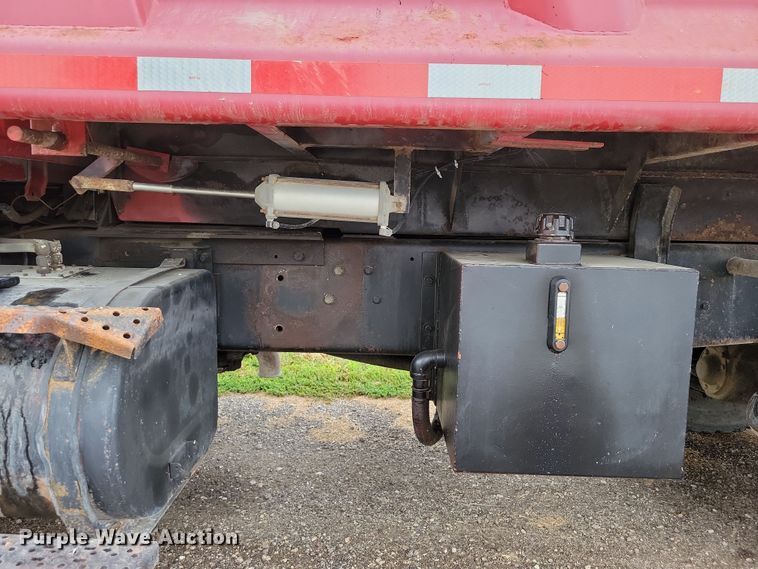image for item DZ6483 1994 Ford L8000 dump truck