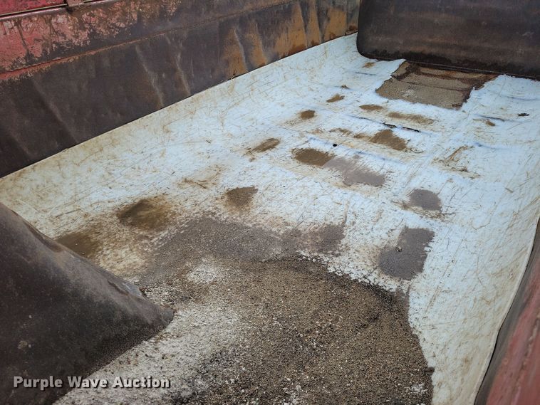 image for item DZ6483 1994 Ford L8000 dump truck