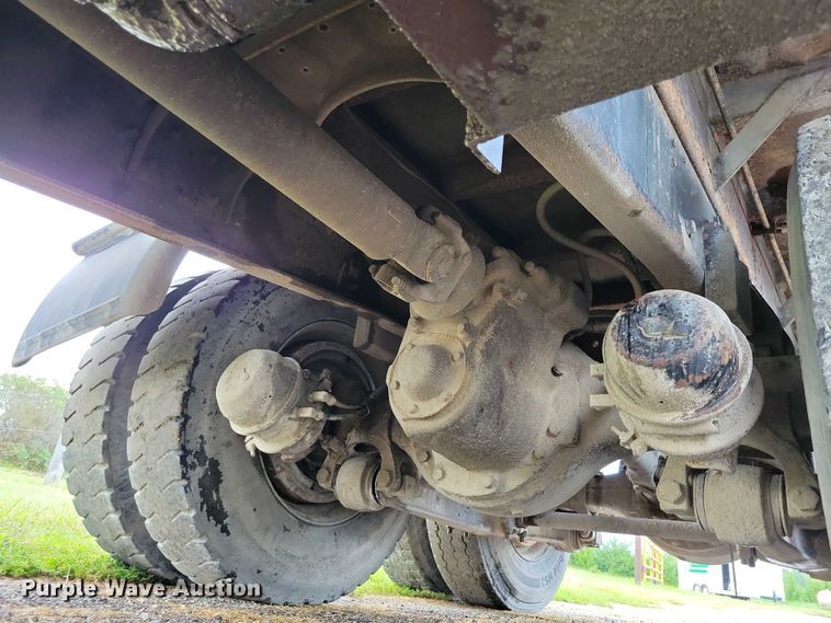 image for item DZ6483 1994 Ford L8000 dump truck