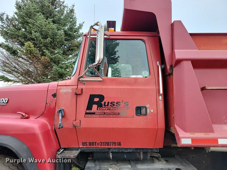 image for item DZ6483 1994 Ford L8000 dump truck