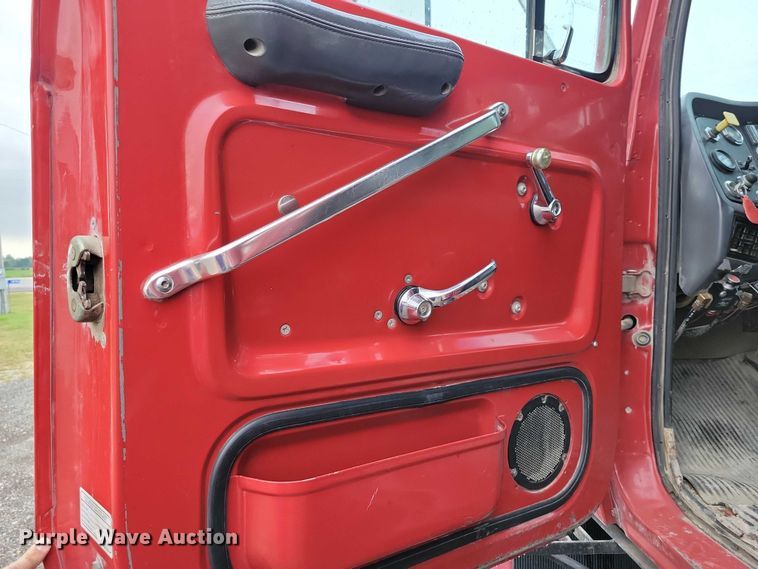 image for item DZ6483 1994 Ford L8000 dump truck