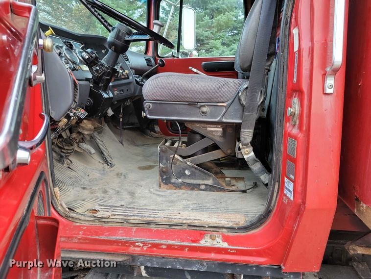 image for item DZ6483 1994 Ford L8000 dump truck