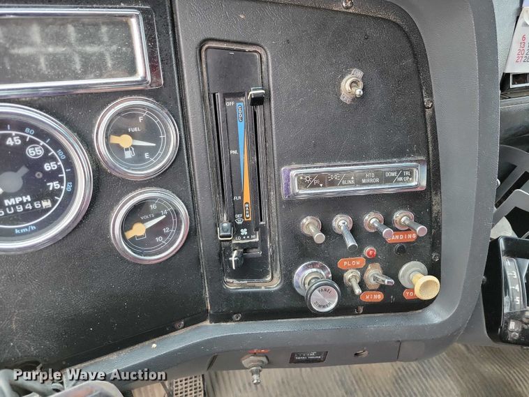 image for item DZ6483 1994 Ford L8000 dump truck