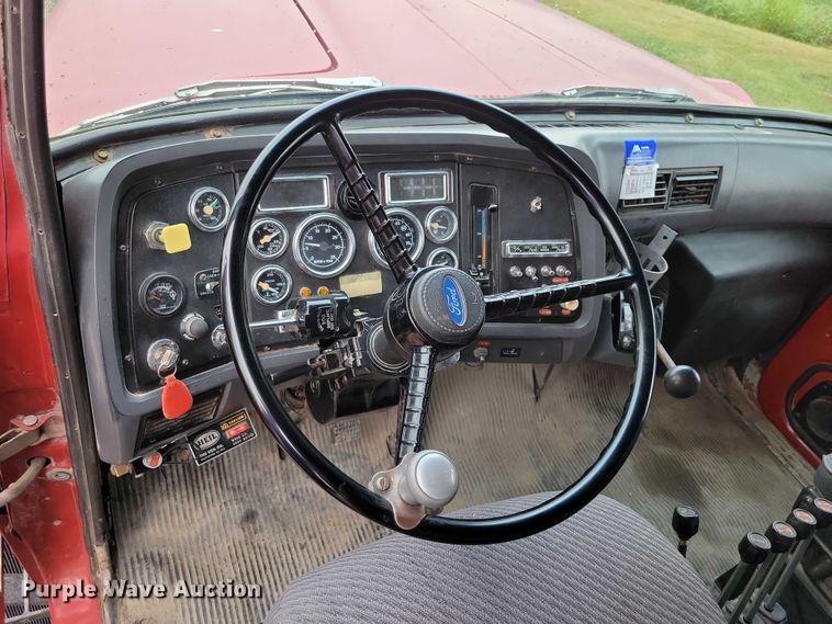 image for item DZ6483 1994 Ford L8000 dump truck