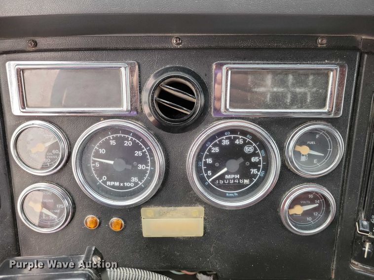 image for item DZ6483 1994 Ford L8000 dump truck