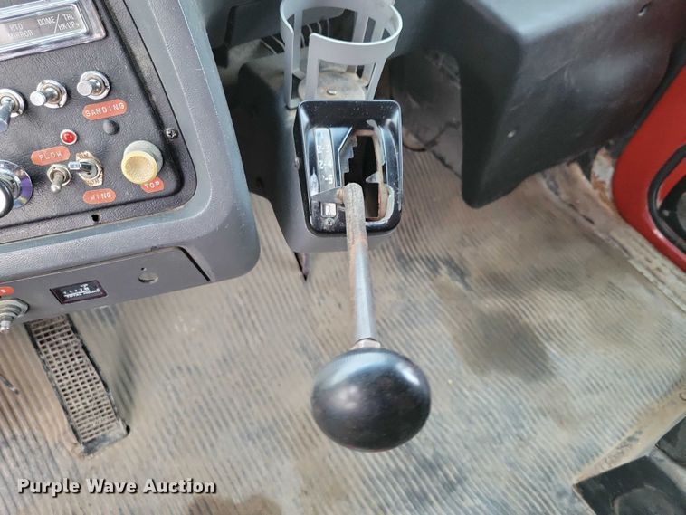 image for item DZ6483 1994 Ford L8000 dump truck