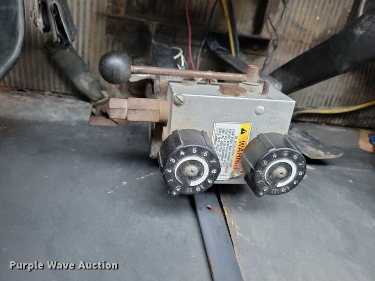 image for item DZ6483 1994 Ford L8000 dump truck