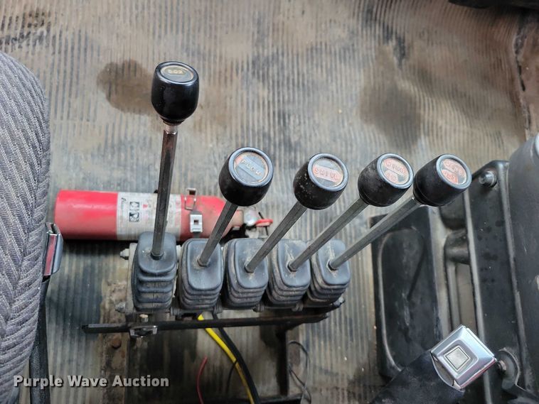 image for item DZ6483 1994 Ford L8000 dump truck