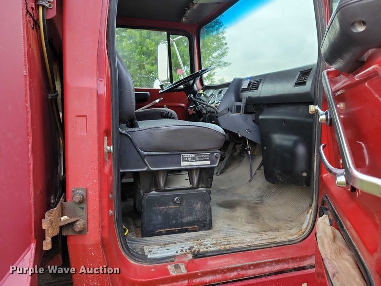 image for item DZ6483 1994 Ford L8000 dump truck