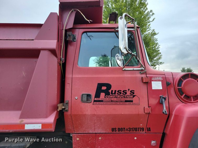 image for item DZ6483 1994 Ford L8000 dump truck