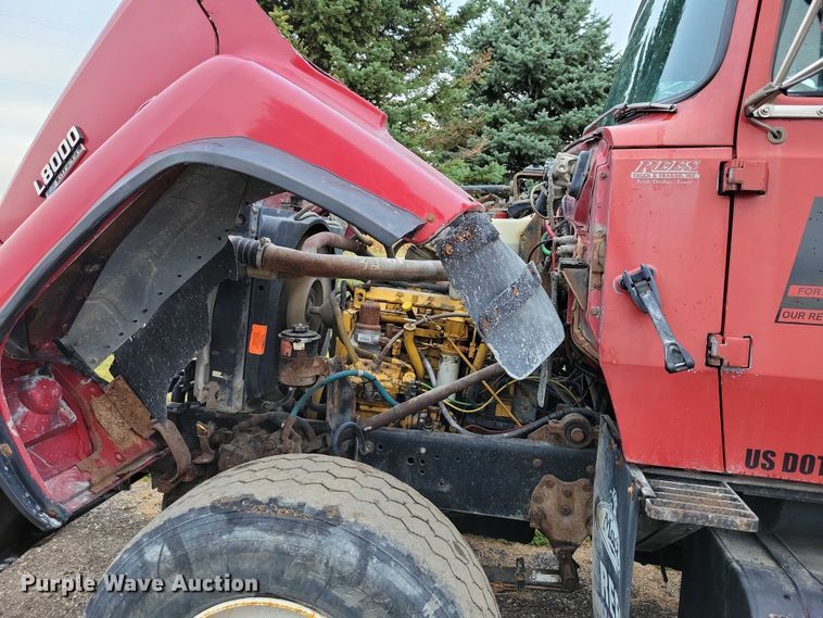 image for item DZ6483 1994 Ford L8000 dump truck