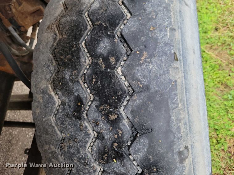 image for item DZ6483 1994 Ford L8000 dump truck