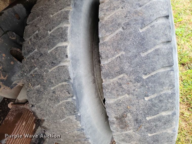 image for item DZ6483 1994 Ford L8000 dump truck