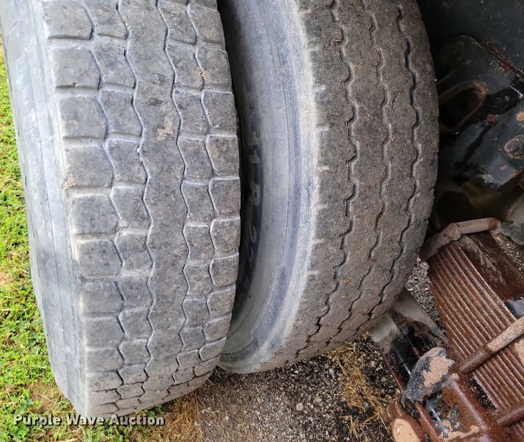 image for item DZ6483 1994 Ford L8000 dump truck