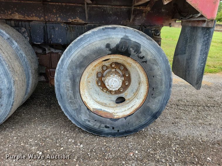 image for item DZ6483 1994 Ford L8000 dump truck