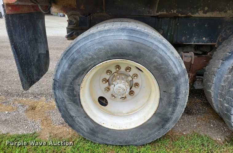 image for item DZ6483 1994 Ford L8000 dump truck