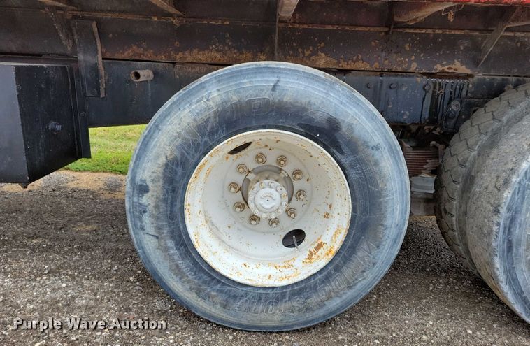 image for item DZ6483 1994 Ford L8000 dump truck