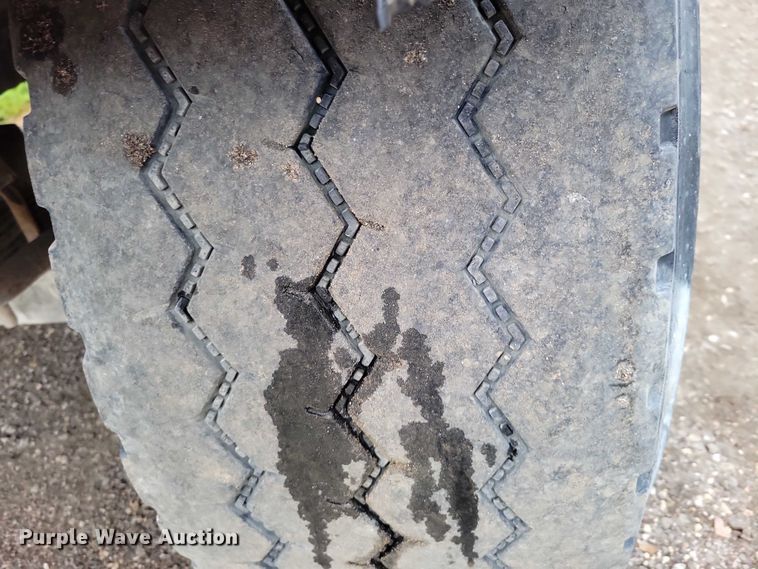 image for item DZ6483 1994 Ford L8000 dump truck