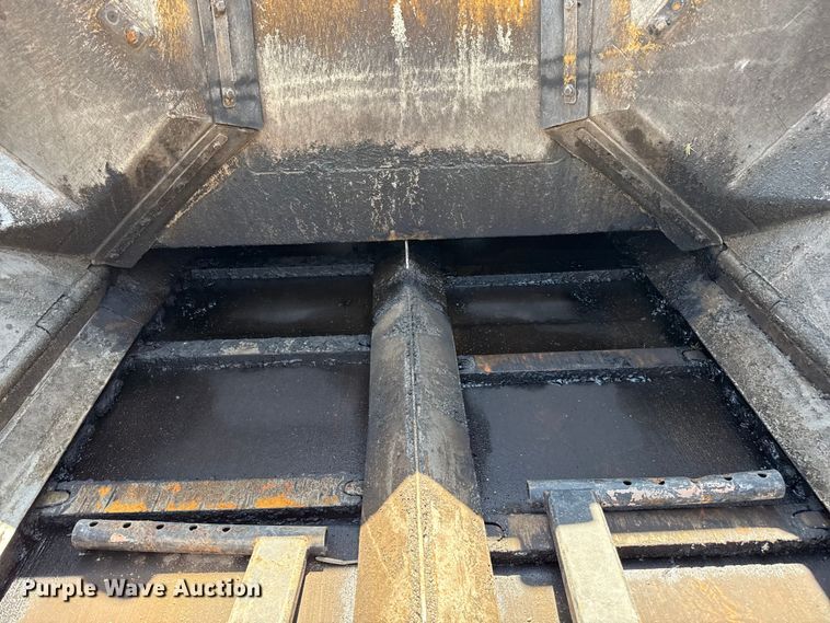 image for item DZ8973 2018 Weiler P385B paver