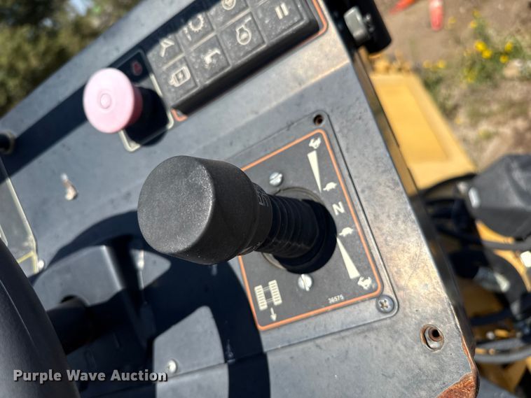 image for item DZ8973 2018 Weiler P385B paver