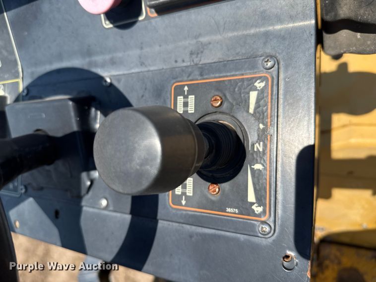 image for item DZ8973 2018 Weiler P385B paver