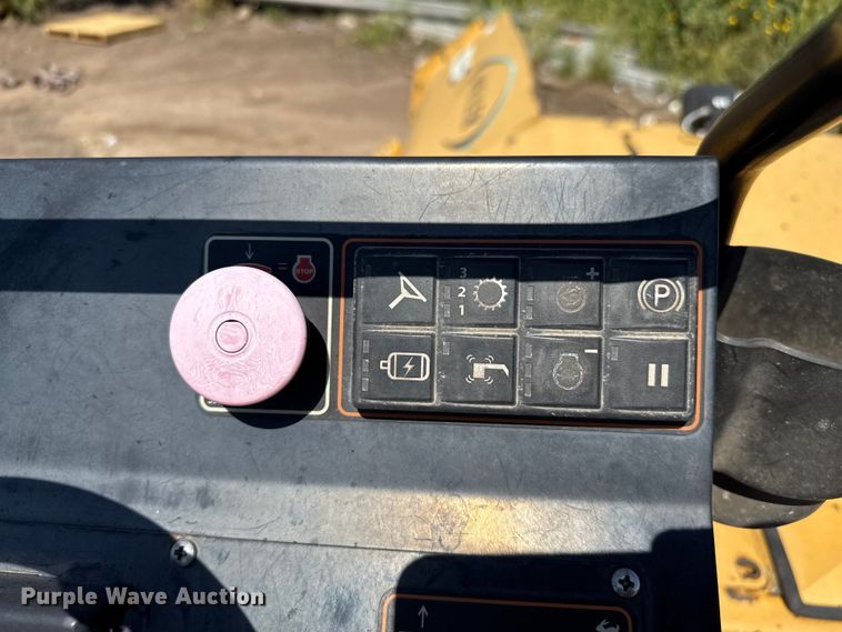 image for item DZ8973 2018 Weiler P385B paver