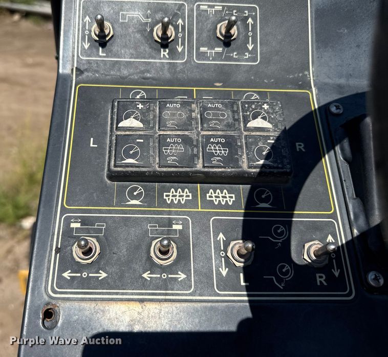 image for item DZ8973 2018 Weiler P385B paver