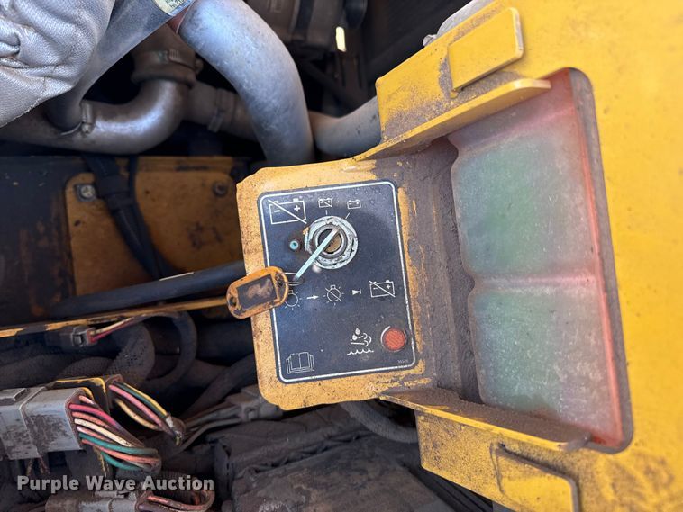 image for item DZ8973 2018 Weiler P385B paver