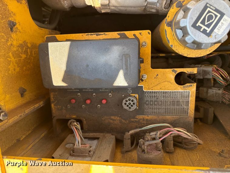 image for item DZ8973 2018 Weiler P385B paver