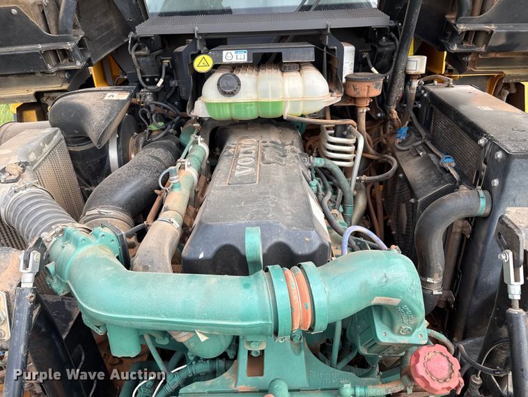 image for item DZ8974 2019 Volvo A30G articulated scraper truck with 2016 K-Tec 1228 scraper