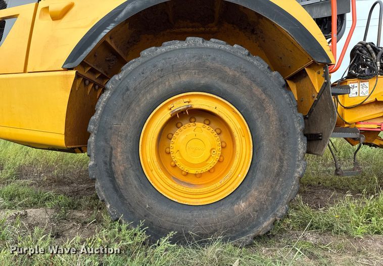 image for item DZ8974 2019 Volvo A30G articulated scraper truck with 2016 K-Tec 1228 scraper