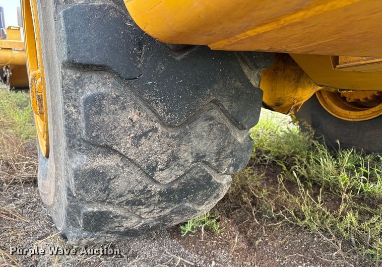 image for item DZ8974 2019 Volvo A30G articulated scraper truck with 2016 K-Tec 1228 scraper