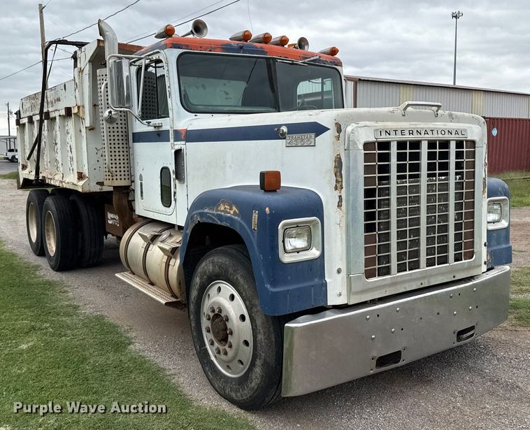 image for item DZ8976 1984 International F-4370 dump truck