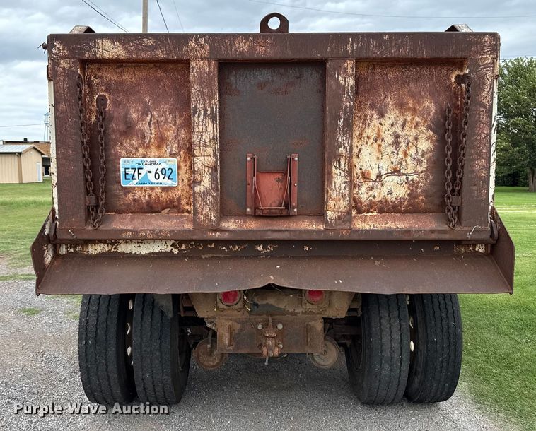image for item DZ8976 1984 International F-4370 dump truck