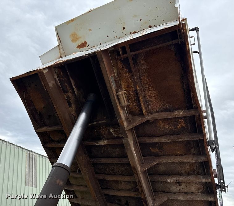 image for item DZ8976 1984 International F-4370 dump truck