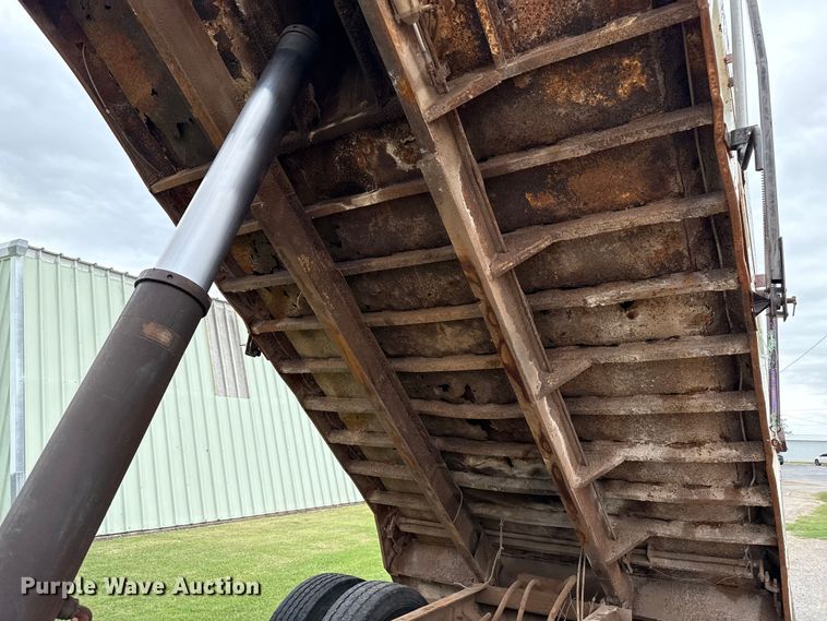 image for item DZ8976 1984 International F-4370 dump truck