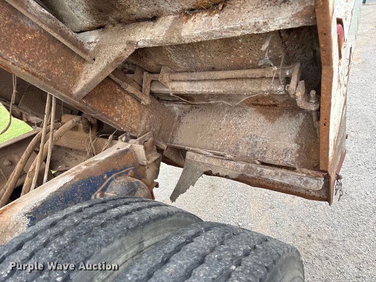 image for item DZ8976 1984 International F-4370 dump truck