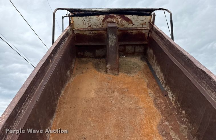 image for item DZ8976 1984 International F-4370 dump truck