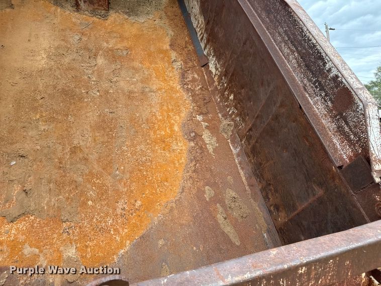 image for item DZ8976 1984 International F-4370 dump truck