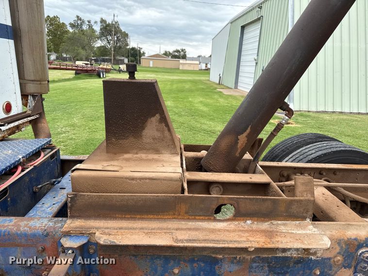 image for item DZ8976 1984 International F-4370 dump truck