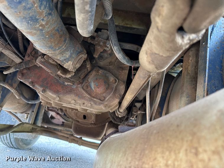 image for item DZ8976 1984 International F-4370 dump truck