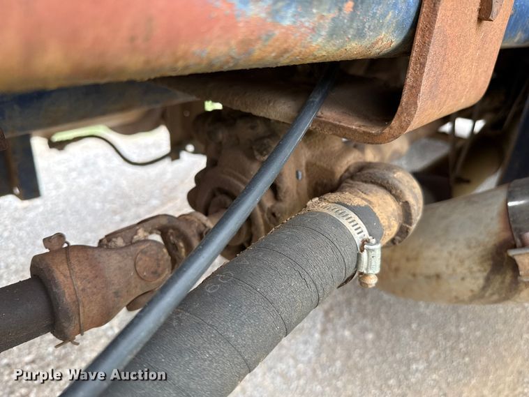 image for item DZ8976 1984 International F-4370 dump truck