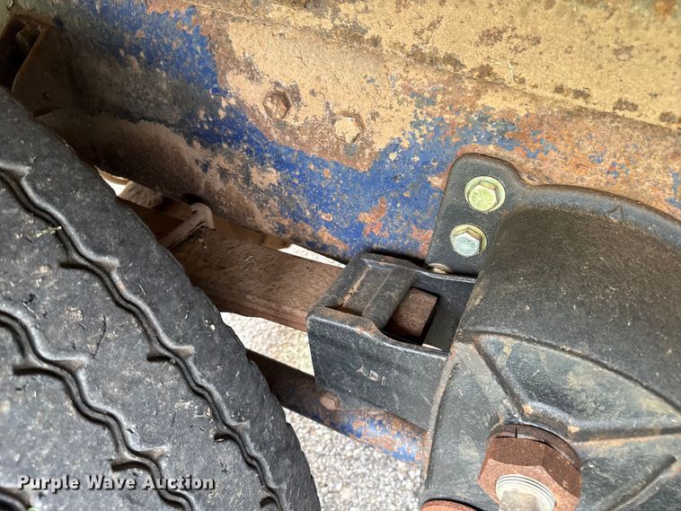 image for item DZ8976 1984 International F-4370 dump truck