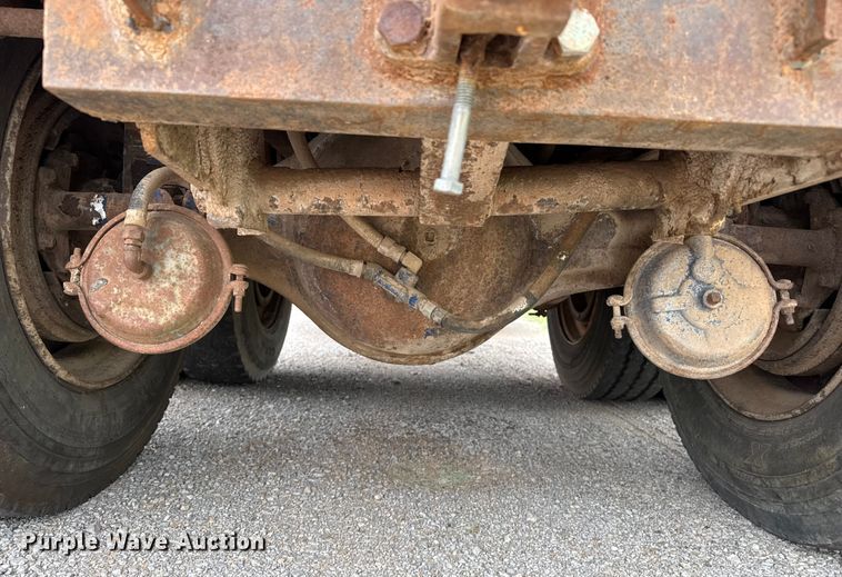 image for item DZ8976 1984 International F-4370 dump truck